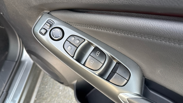 Nissan Juke 1.0 DiG-T N-Connecta 5dr Petrol Hatchback